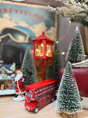 تصویر از اتوبوس دو طبقه لندن فلزی