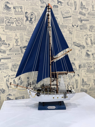 تصویر از کشتی دکوری بزرگ