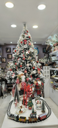 تصویر از درخت کریسمس ۲۴۰ برفی