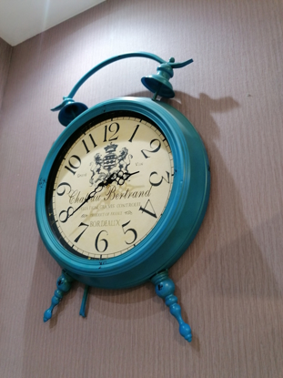 تصویر از ساعت دیواری فلزی