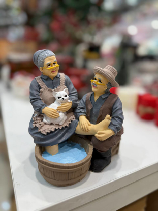 تصویر از مجسمه پدر مادربزرگ