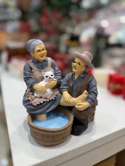 تصویر از مجسمه پدر مادربزرگ